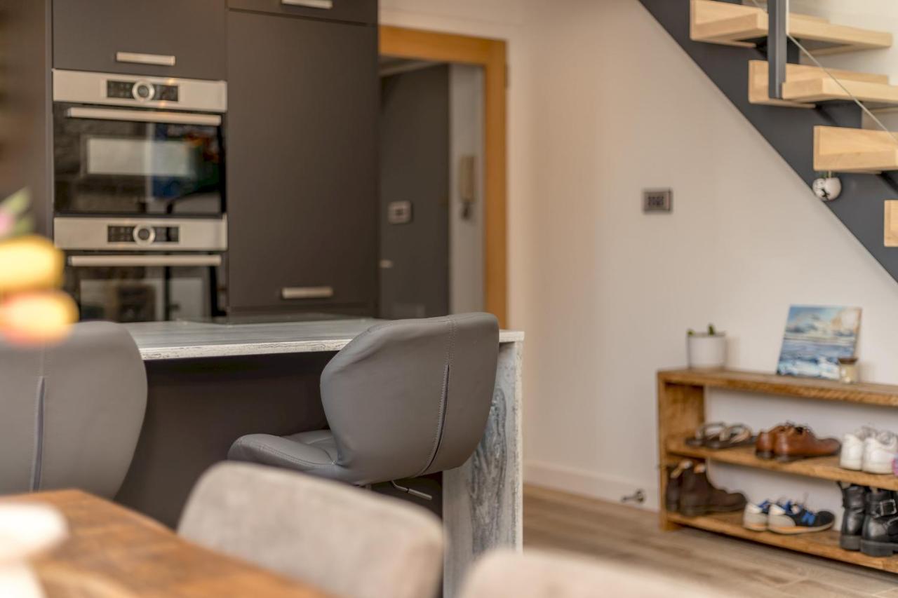 Pass The Keys Stunning 3 Bed Loft Style Apt With Free Parking 爱丁堡 外观 照片