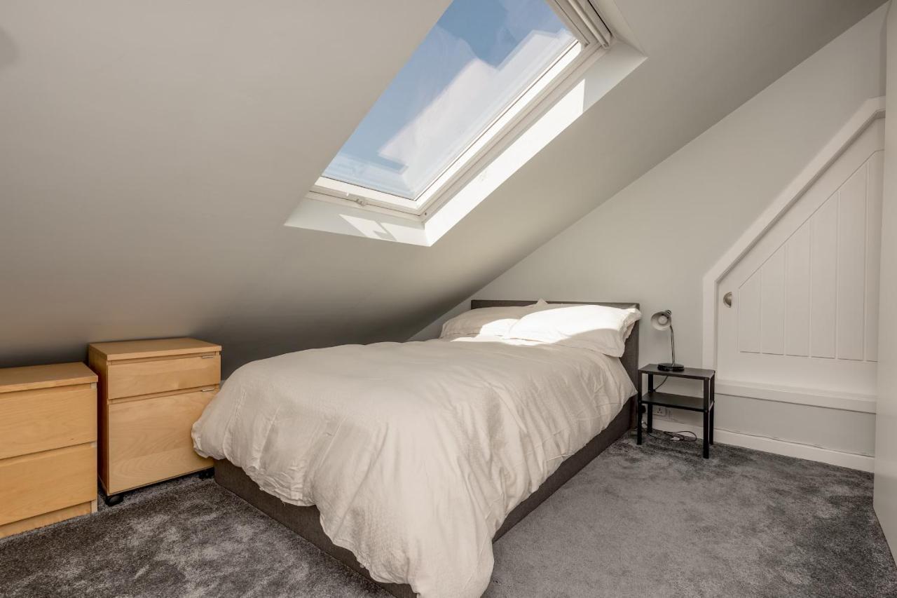 Pass The Keys Stunning 3 Bed Loft Style Apt With Free Parking 爱丁堡 外观 照片