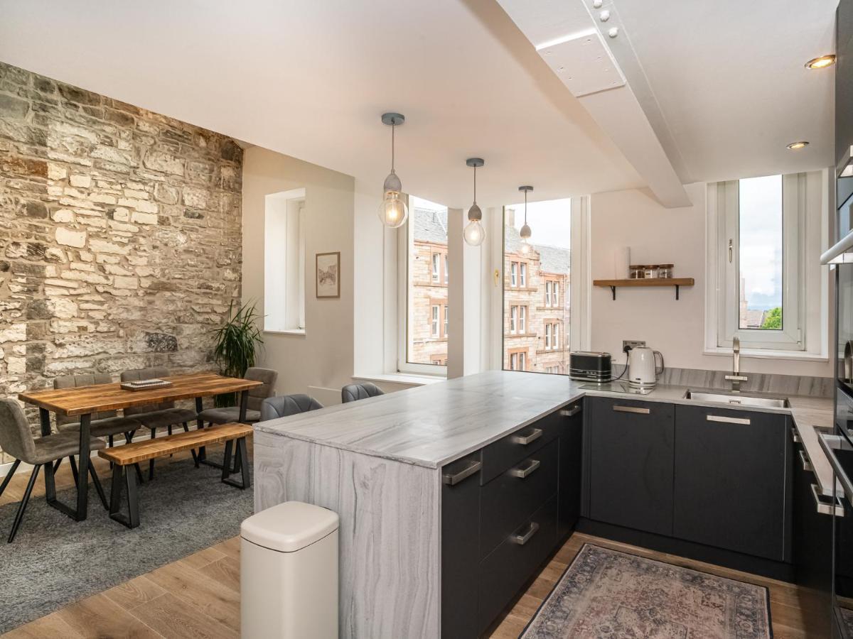 Pass The Keys Stunning 3 Bed Loft Style Apt With Free Parking 爱丁堡 外观 照片