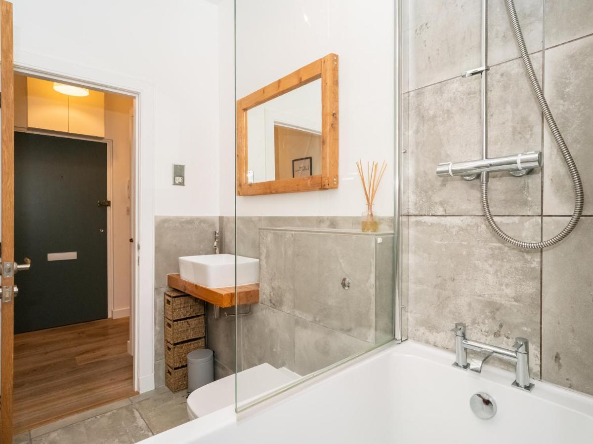 Pass The Keys Stunning 3 Bed Loft Style Apt With Free Parking 爱丁堡 外观 照片