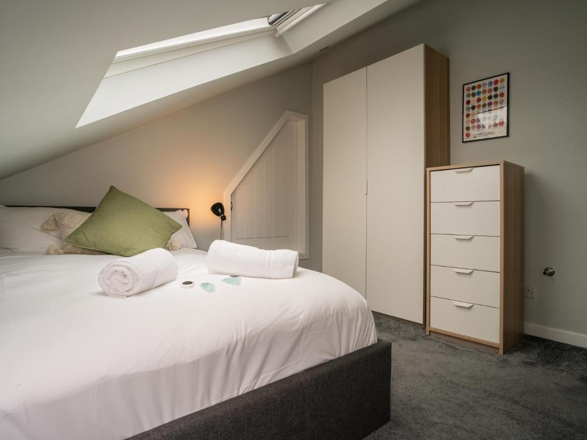 Pass The Keys Stunning 3 Bed Loft Style Apt With Free Parking 爱丁堡 外观 照片