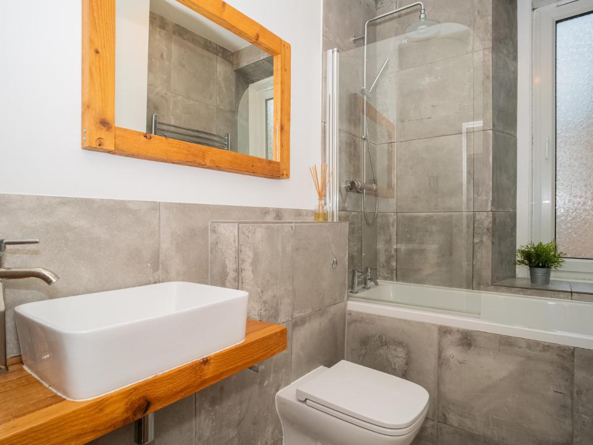 Pass The Keys Stunning 3 Bed Loft Style Apt With Free Parking 爱丁堡 外观 照片